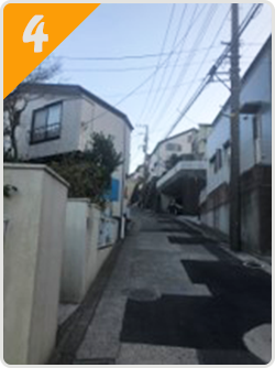 坂を30mほど登り・・・
